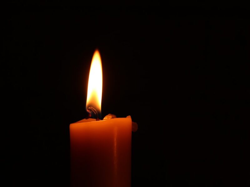 unsplash-candle-warm-light-meditation-peaceful